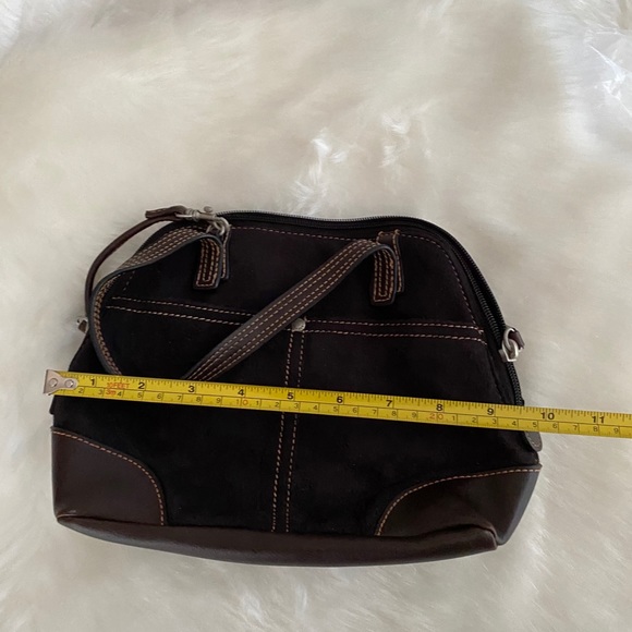 Tommy Hilfiger hand and purse/ crossbody - Picture 8 of 11